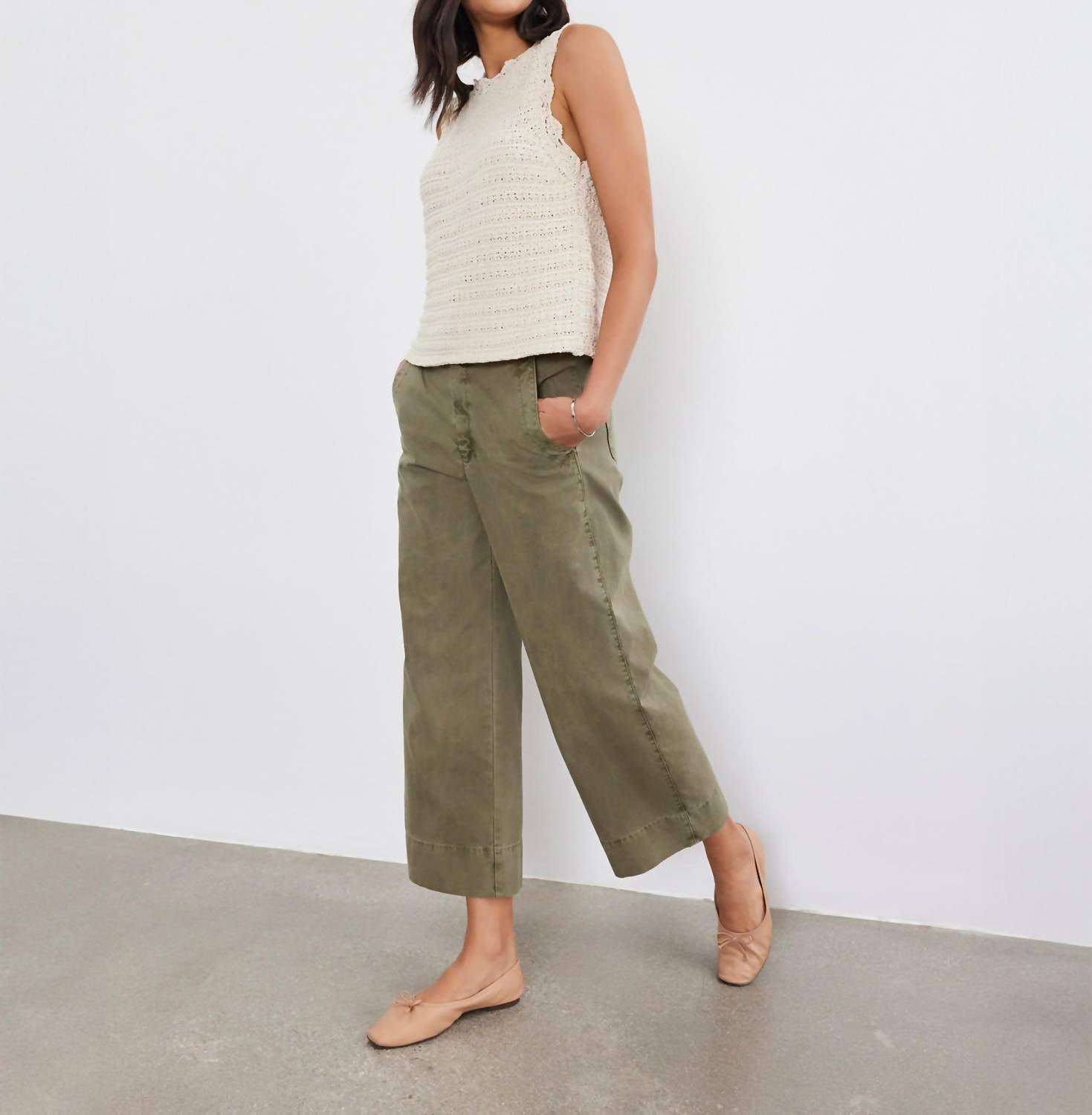 Брюки Sabine Cargo Army в цвете Axe Velvet by Graham & Spencer, Axe
Брюки Sabine Cargo Army в цвете Axe Velvet by Graham & Spencer, Axe