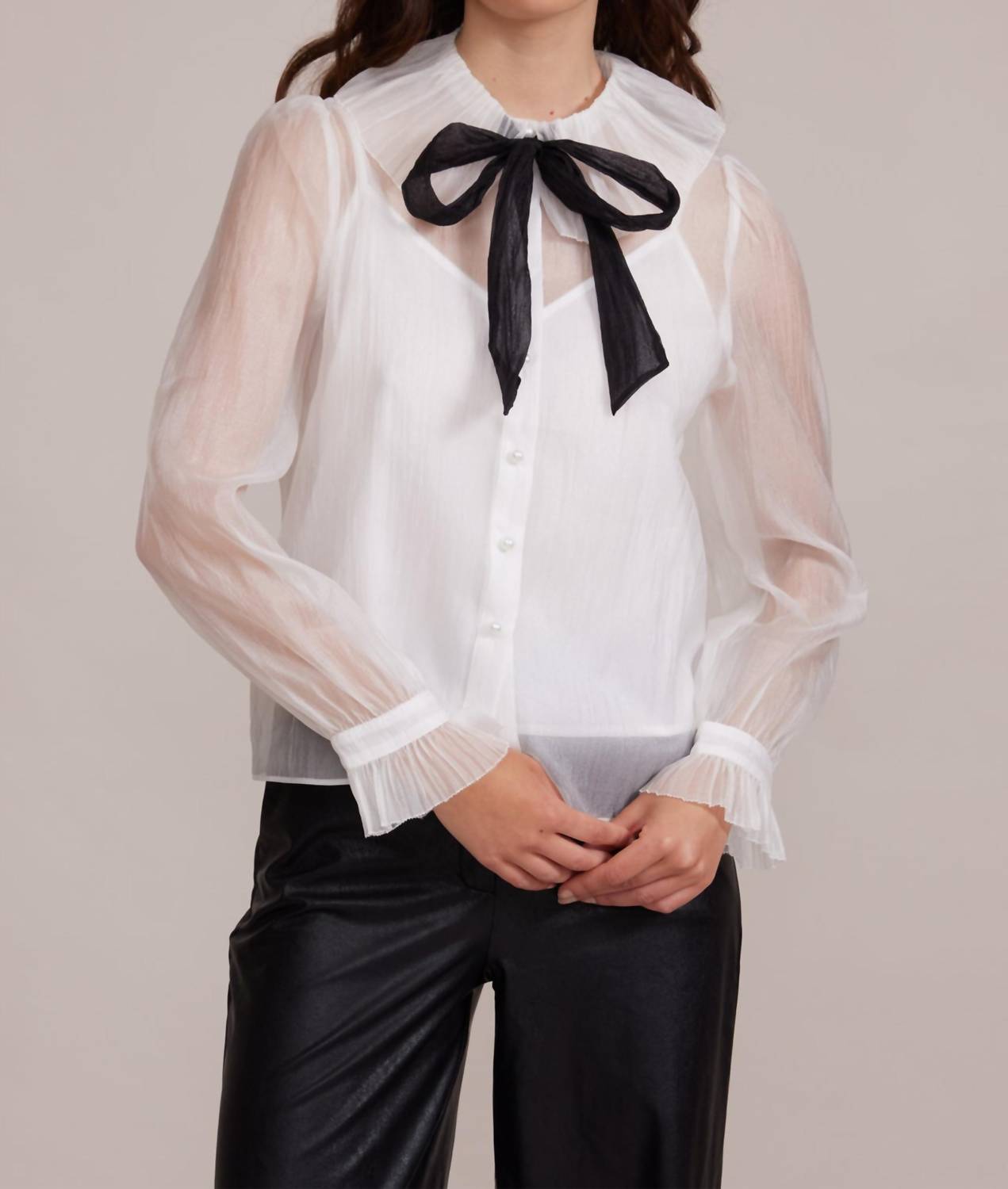 Блузка Garance с бантом и пуговицами в белом цвете LUCY PARIS
Блузка Garance с бантом и пуговицами в белом цвете LUCY PARIS