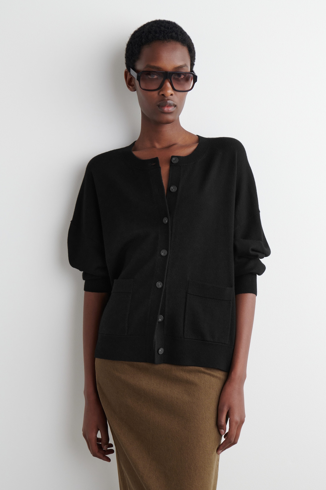 Кардиган из мериносовой шерсти с круглым вырезом COS, черный
Кардиган из мериносовой шерсти с круглым вырезом COS, черный