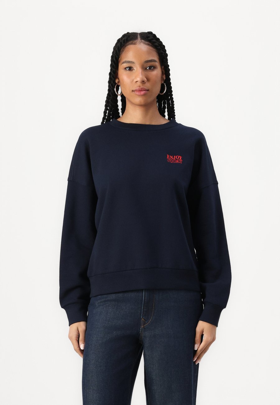 Толстовка TOM TAILOR DENIM CREWNECK SWEATSHIRT, Sky Captain Blue/Dark Blue
Толстовка TOM TAILOR DENIM CREWNECK SWEATSHIRT, Sky Captain Blue/Dark Blue