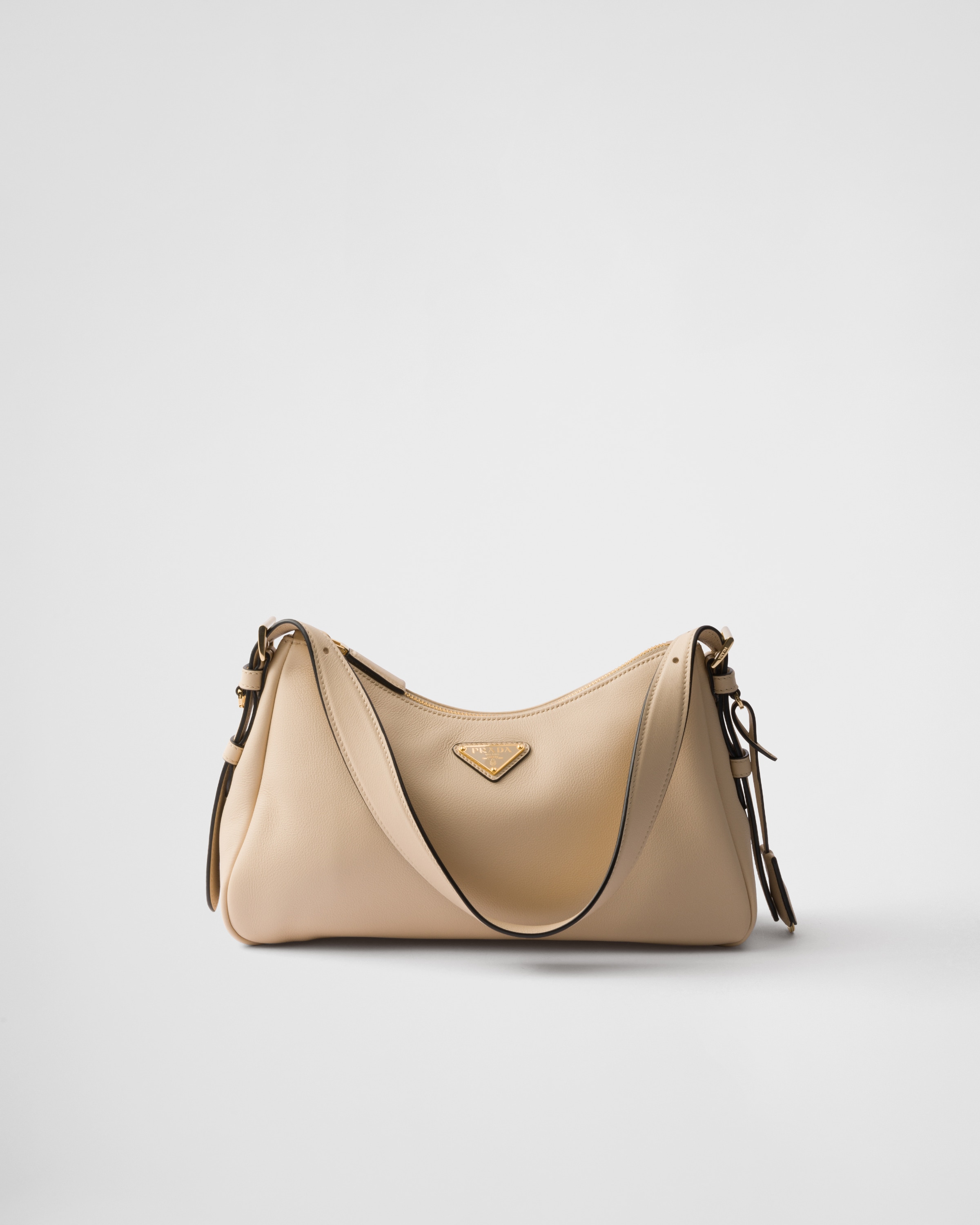 Сумка Prada Aimée среднего размера из кожи на плечо Prada, травертин
Сумка Prada Aimée среднего размера из кожи на плечо Prada, травертин