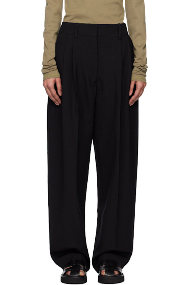 Черные брюки Sperro Studio Nicholson
Черные брюки Sperro Studio Nicholson