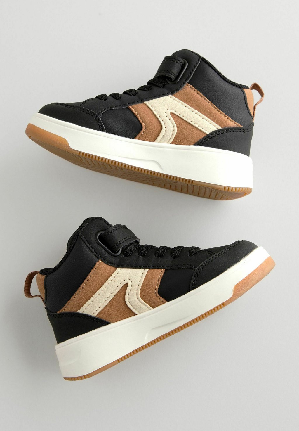 Высокие кроссовки REGULAR FIT Next, черный
Высокие кроссовки REGULAR FIT Next, черный