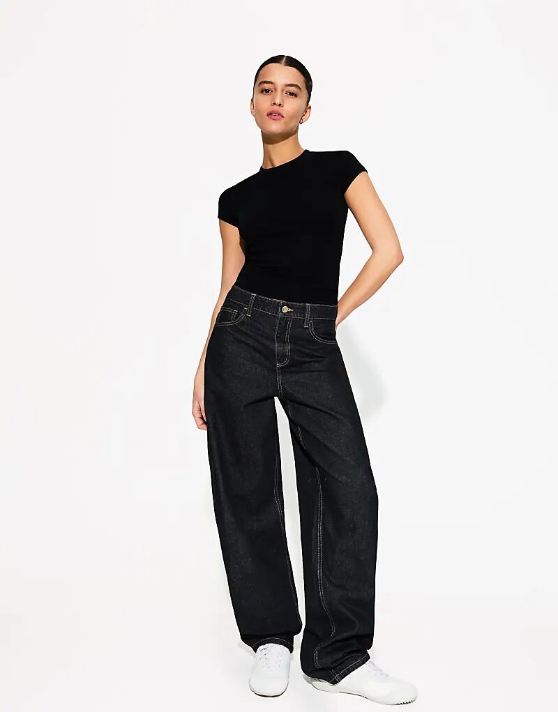 Футболка Bershka с короткими рукавами и круглым вырезом черного цвета
Футболка Bershka с короткими рукавами и круглым вырезом черного цвета