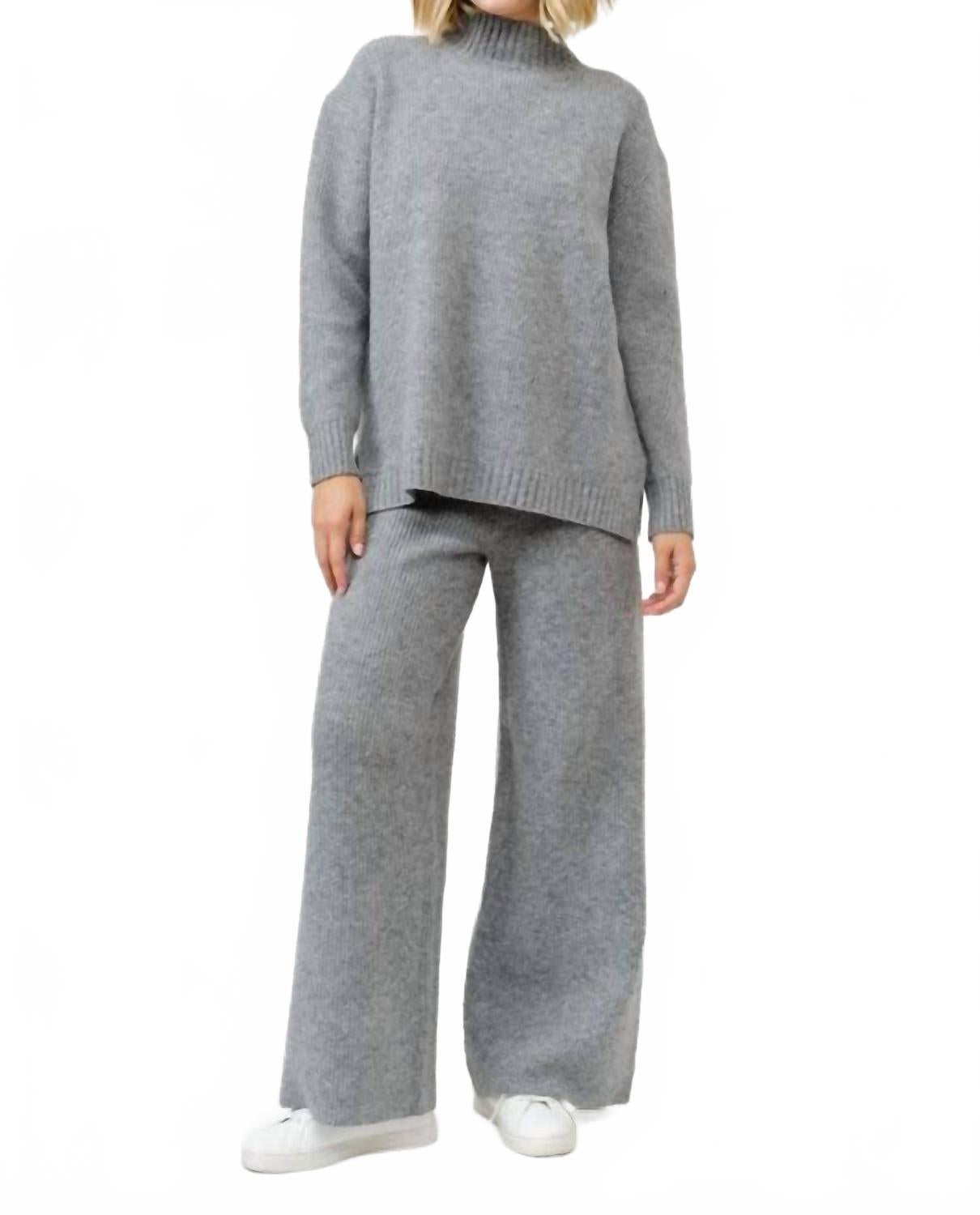 Cielo Широкие брюки-свитер серого цвета
Cielo Широкие брюки-свитер серого цвета