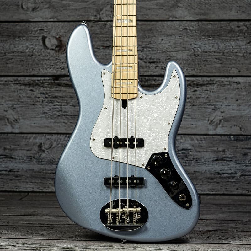 Басс гитара Lakland Skyline 44-60 Custom Vintage J - Ice Blue Metallic
Басс гитара Lakland Skyline 44-60 Custom Vintage J - Ice Blue Metallic