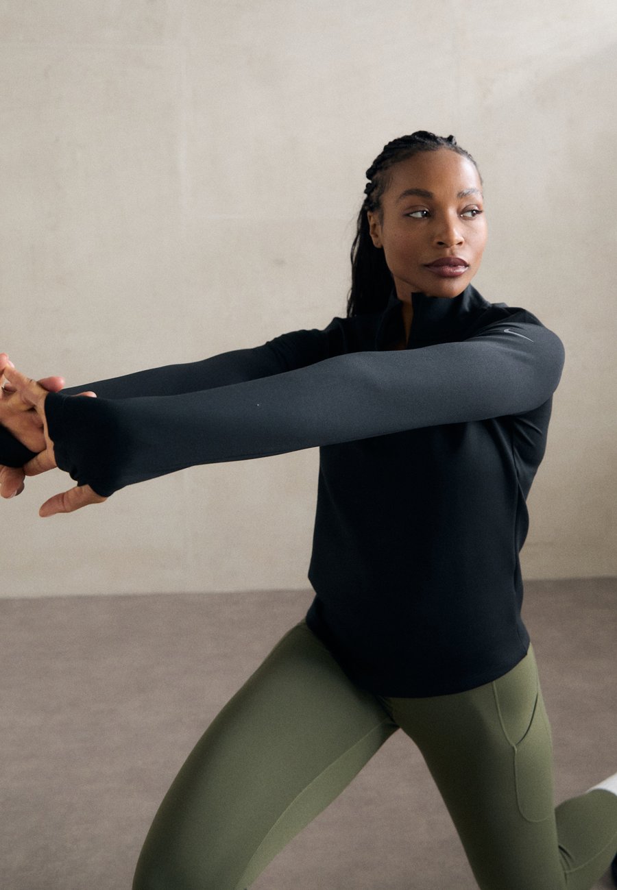 Топ Nike Performance ONE MIDLAYER, Black
Топ Nike Performance ONE MIDLAYER, Black