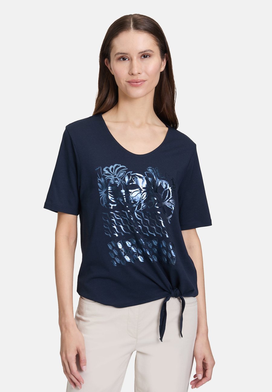 Футболка Betty Barclay Print T-shirt, Patch Dark Blue/Blue, Синий, Футболка Betty Barclay Print T-shirt, Patch Dark Blue/Blue
Футболка Betty Barclay Print T-shirt, Patch Dark Blue/Blue, Синий, Футболка Betty Barclay Print T-shirt, Patch Dark Blue/Blue