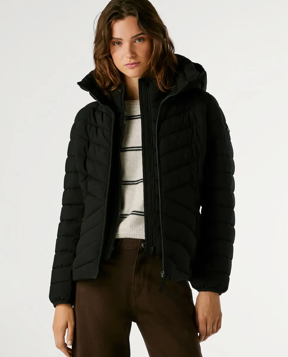 Женский водонепроницаемый пуховик с капюшоном Pepe Jeans, черный
Женский водонепроницаемый пуховик с капюшоном Pepe Jeans, черный