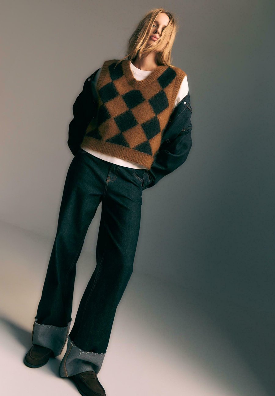 Джемпер Stradivarius ARGYLE, Camel
Джемпер Stradivarius ARGYLE, Camel