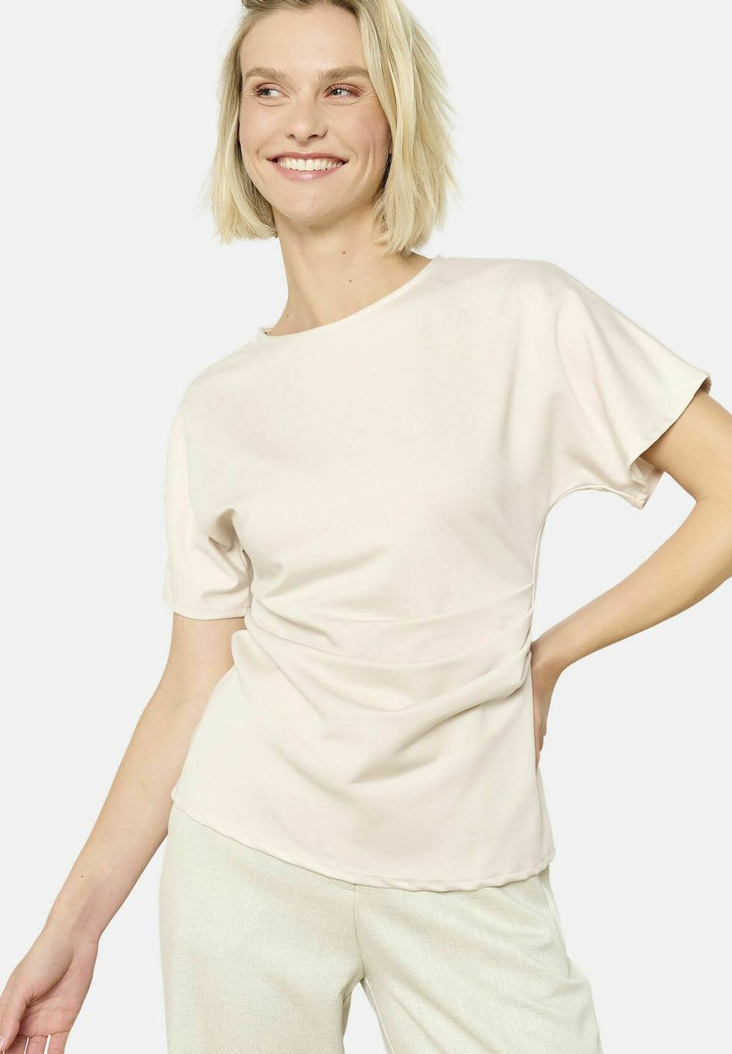 Базовая футболка LolaLiza, бежевый
Базовая футболка LolaLiza, бежевый