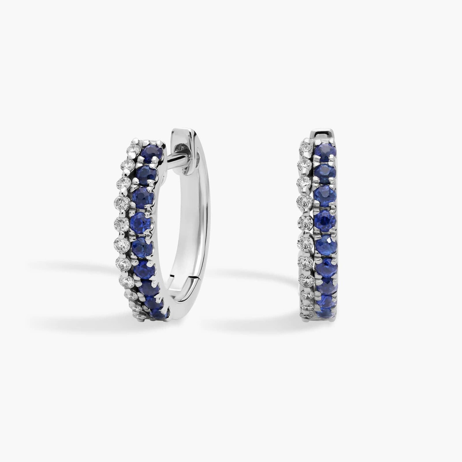 Миниатюрные двухрядные серьги-кольца Huggie Hoops из белого золота 14 карат (1,4 мм) с сапфирами и бриллиантами Blue Nile
Миниатюрные двухрядные серьги-кольца Huggie Hoops из белого золота 14 карат (1,4 мм) с сапфирами и бриллиантами Blue Nile