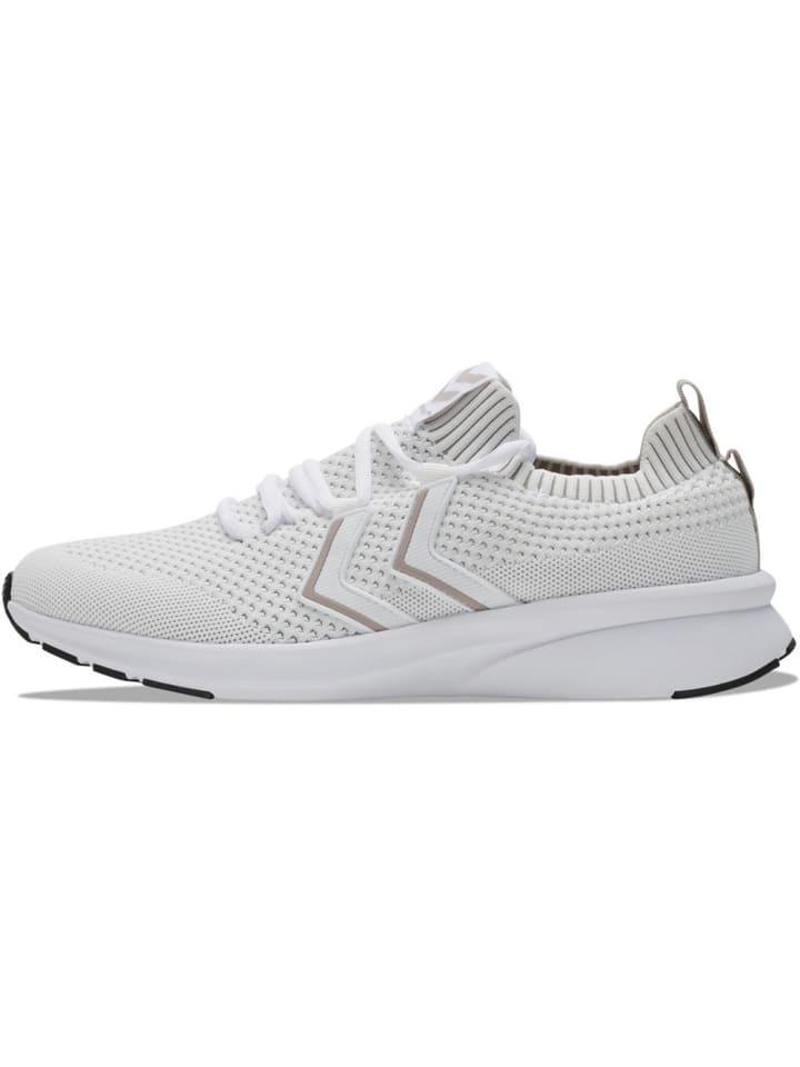 Кроссовки белые Hummel
Кроссовки белые Hummel