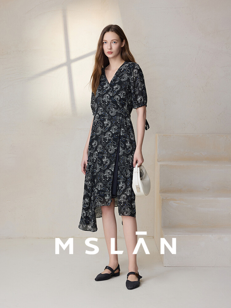 Платье Mslan с V-образным вырезом и бретельками, черный
Платье Mslan с V-образным вырезом и бретельками, черный