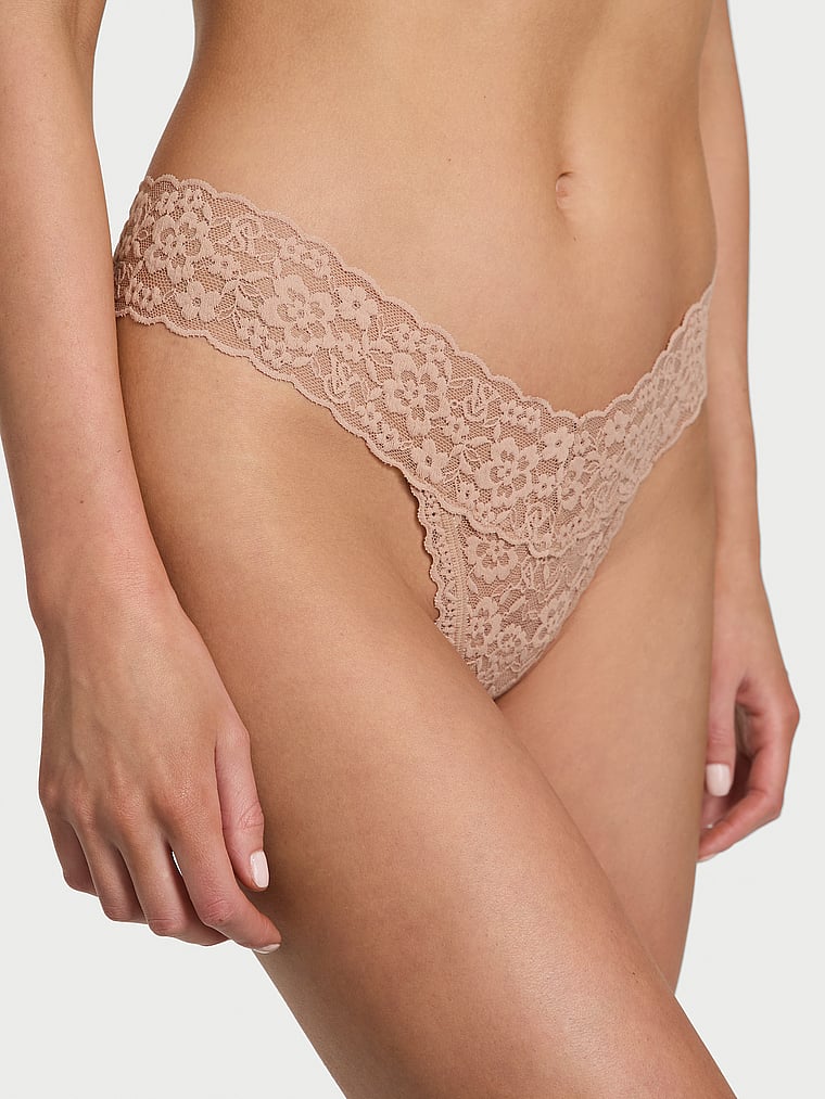 Кружевные трусики-стринги The Lacie, lace praline
Кружевные трусики-стринги The Lacie, lace praline