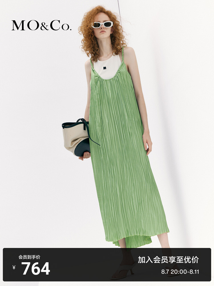 Плиссированное платье Moco с открытой спиной, черный
Плиссированное платье Moco с открытой спиной, черный