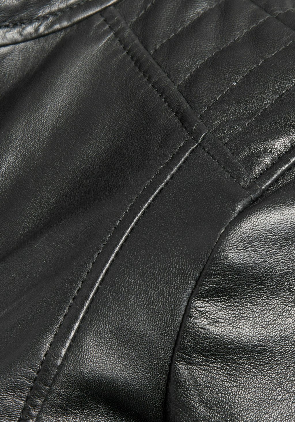 Кожаная куртка bugatti, черный
Кожаная куртка bugatti, черный