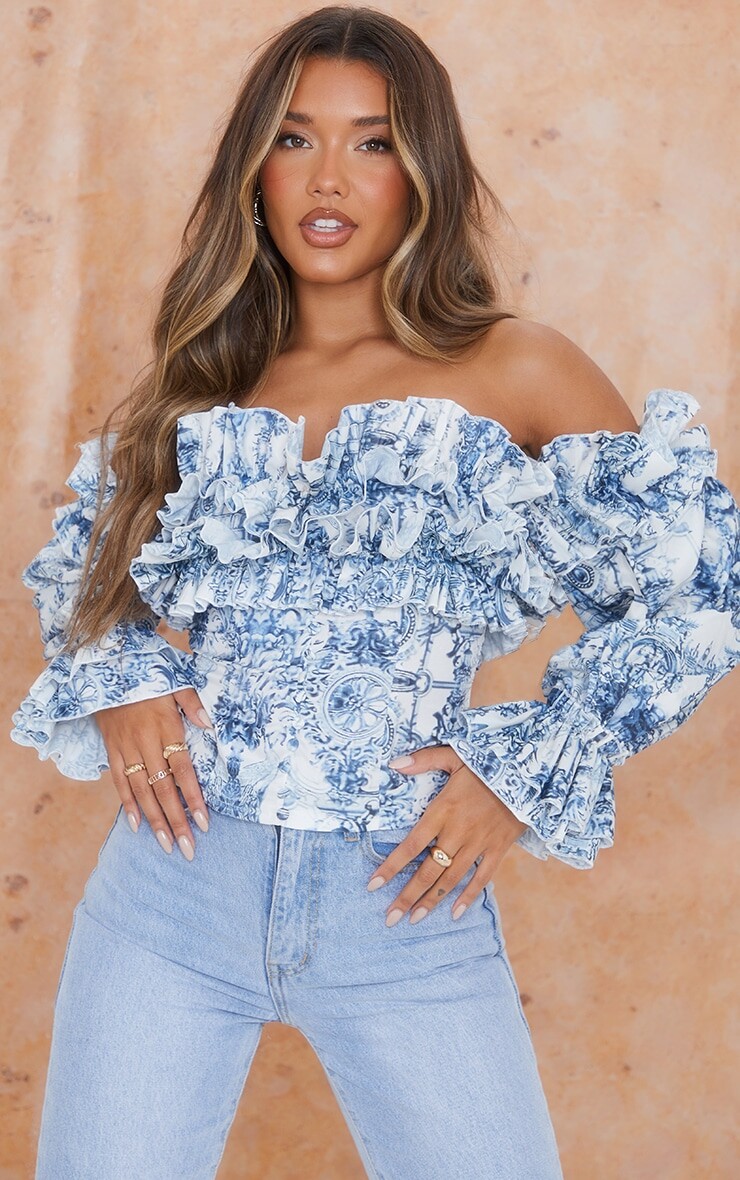 PrettyLittleThing Синяя блузка с открытыми плечами и длинными рукавами с рюшами по краю и фарфоровым принтом
PrettyLittleThing Синяя блузка с открытыми плечами и длинными рукавами с рюшами по краю и фарфоровым принтом