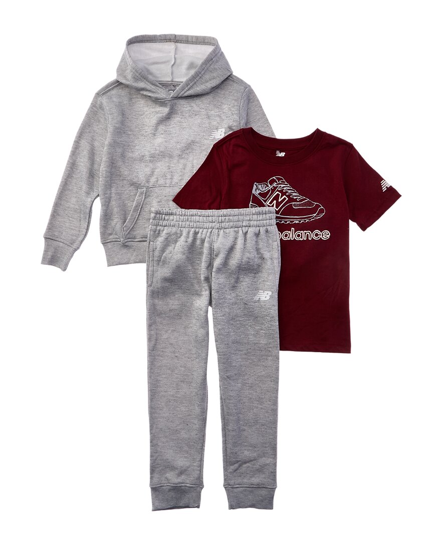 Комплект New Balance из 3 предметов: флисовая толстовка, футболка и спортивные штаны, серый
Комплект New Balance из 3 предметов: флисовая толстовка, футболка и спортивные штаны, серый