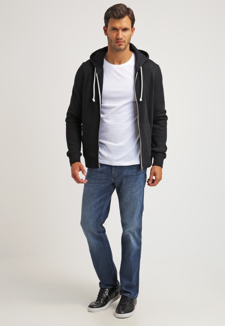 НАБОР 2 – базовая футболка Pier One, белый/черный
НАБОР 2 – базовая футболка Pier One, белый/черный