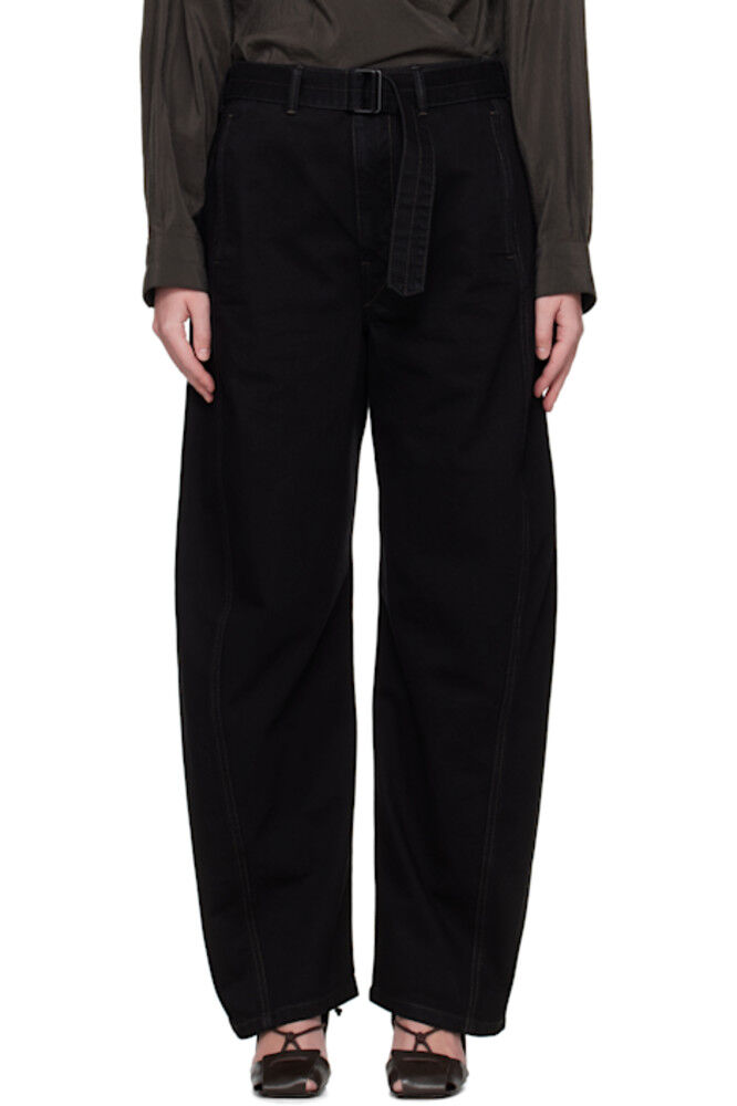 Черные джинсы с перекрученным поясом LEMAIRE
Черные джинсы с перекрученным поясом LEMAIRE