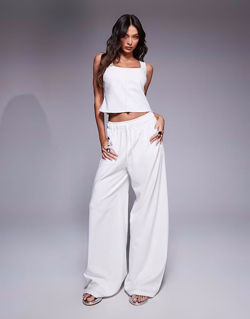 Белые брюки ASOS DESIGN с завязкой на талии и контрастной строчкой
Белые брюки ASOS DESIGN с завязкой на талии и контрастной строчкой