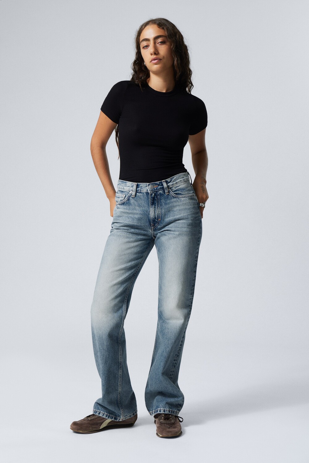 Джинсы Moon стандартного кроя со средней талией Weekday, синий
Джинсы Moon стандартного кроя со средней талией Weekday, синий