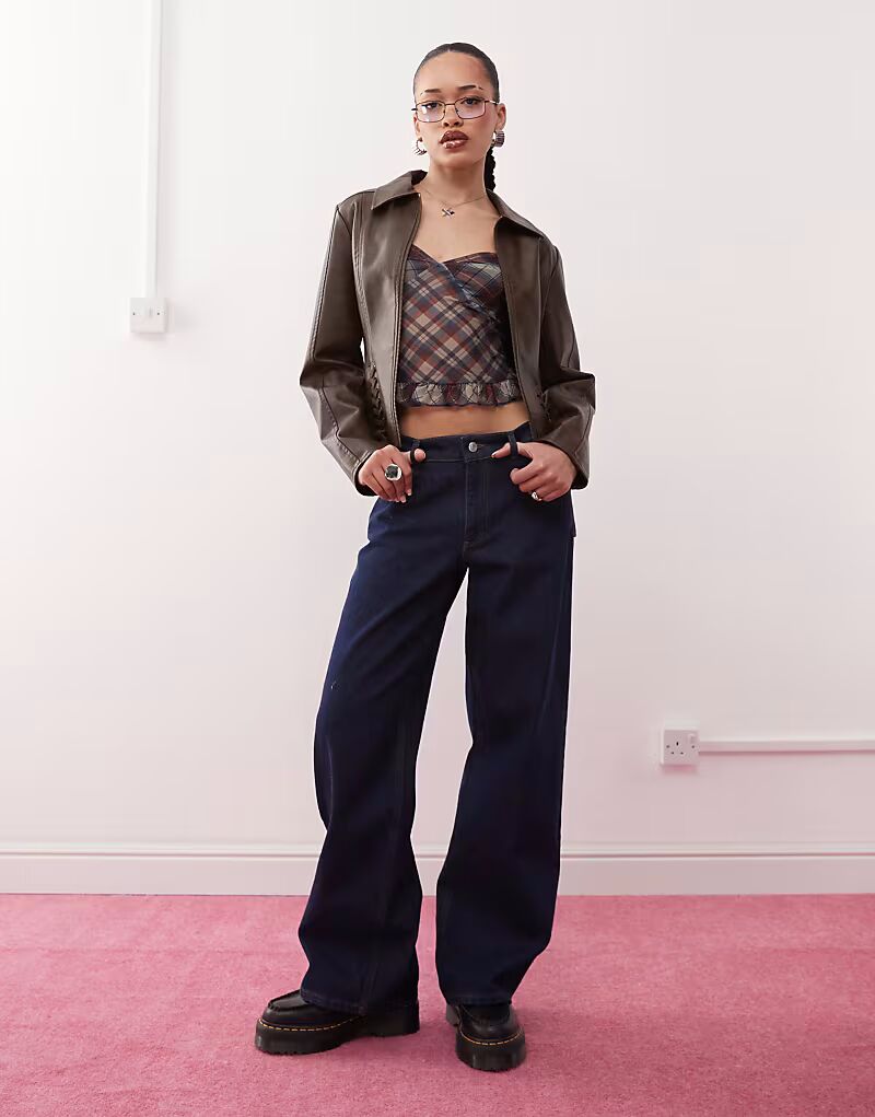 Свободные мешковатые джинсы цвета винтажного индиго Reclaimed Vintage
Свободные мешковатые джинсы цвета винтажного индиго Reclaimed Vintage