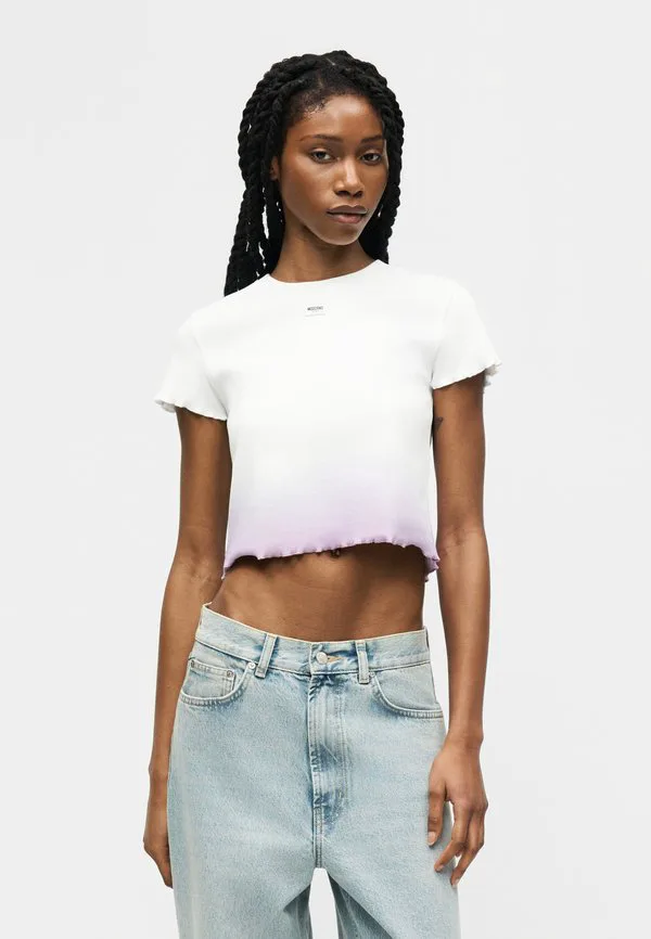 Футболка с принтом Moschino Jeans, Violet, Фиолетовый, Футболка с принтом Moschino Jeans, Violet
Футболка с принтом Moschino Jeans, Violet, Фиолетовый, Футболка с принтом Moschino Jeans, Violet