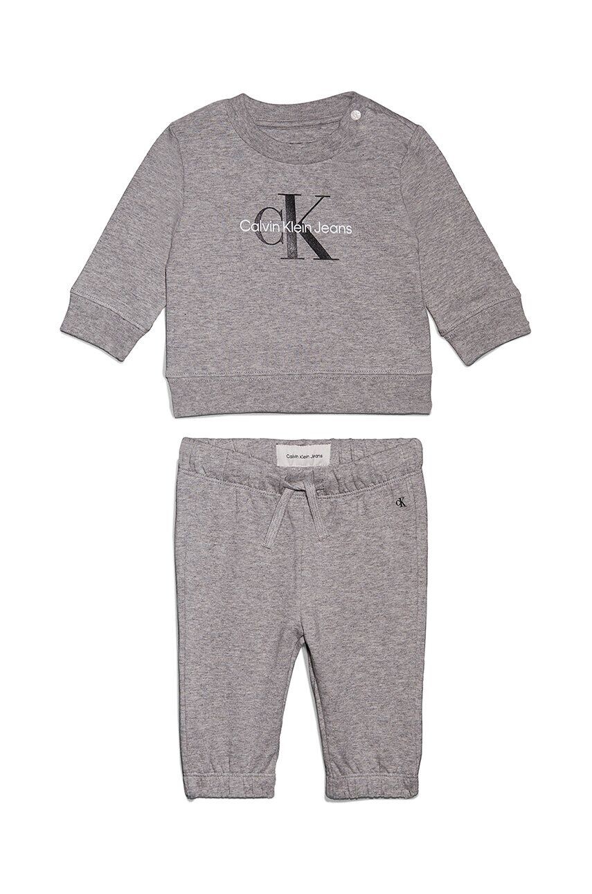 Детский спортивный костюм Calvin Klein Jeans, серый
Детский спортивный костюм Calvin Klein Jeans, серый