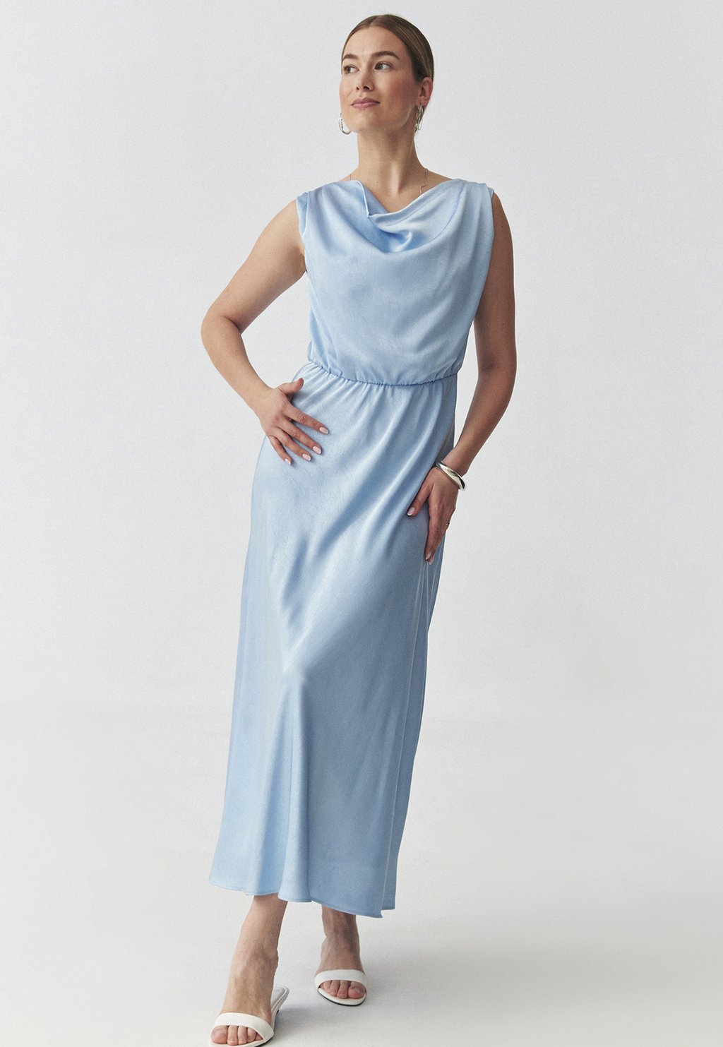 Платье макси TATUUM, светло-голубой
Платье макси TATUUM, светло-голубой