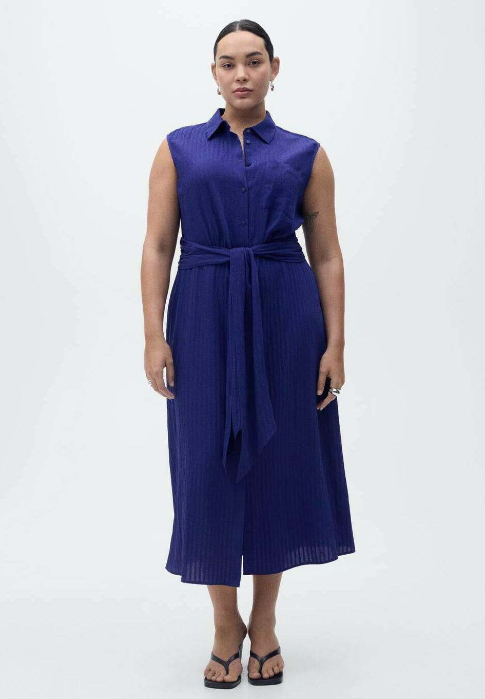 Платье-рубашка SERO Mango, темно-синий
Платье-рубашка SERO Mango, темно-синий