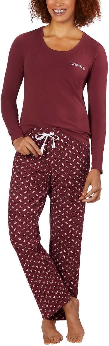 Женский флисовый пижамный комплект Calvin Klein из двух предметов, Red
Женский флисовый пижамный комплект Calvin Klein из двух предметов, Red