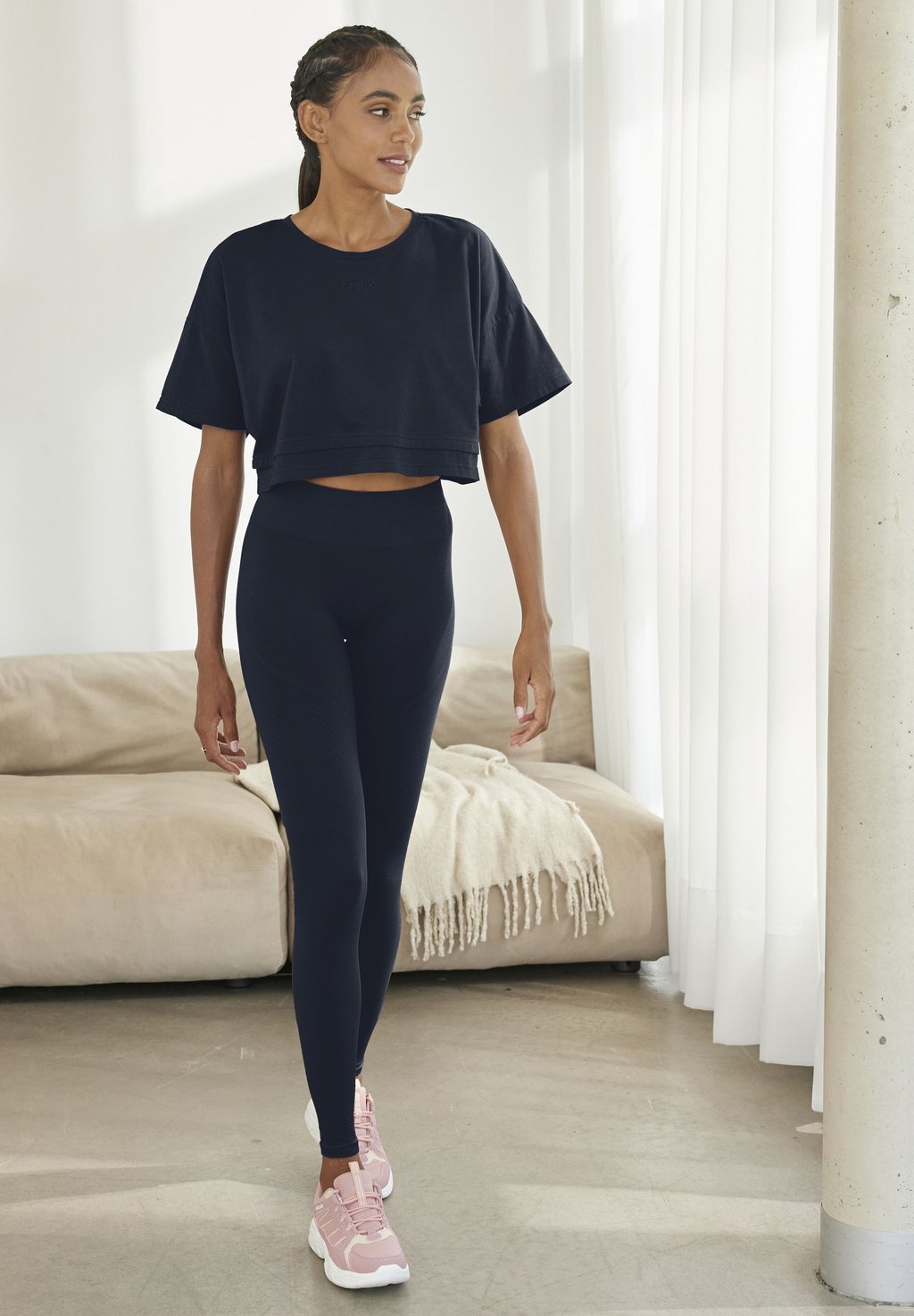 Леггинсы SEAMLESS LASCANA, темно-синий
Леггинсы SEAMLESS LASCANA, темно-синий