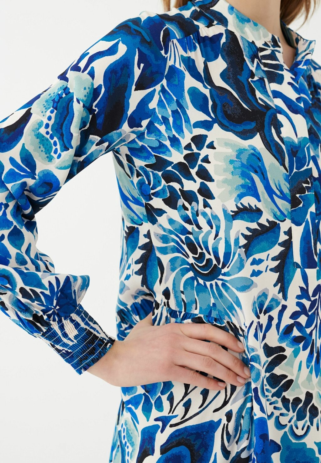 Платье-рубашка MARLADEA EV Dea Kudibal, темно-синий
Платье-рубашка MARLADEA EV Dea Kudibal, темно-синий