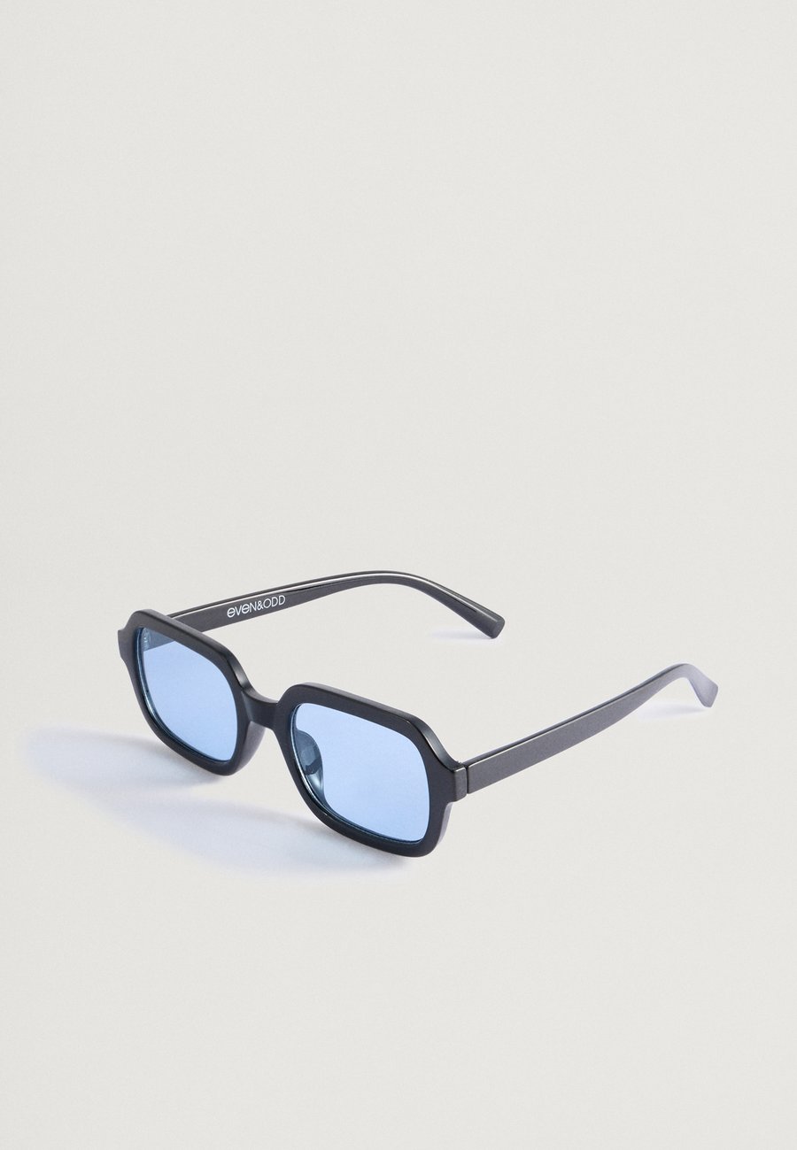 Солнцезащитные очки Even&Odd Sunglasses, Black/Blue/Black
Солнцезащитные очки Even&Odd Sunglasses, Black/Blue/Black