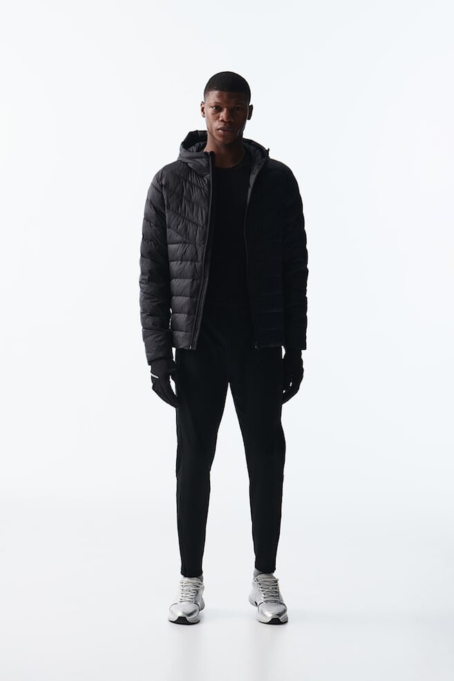 Тренировочные брюки из материала drymove облегающего кроя H&M, черный
Тренировочные брюки из материала drymove облегающего кроя H&M, черный