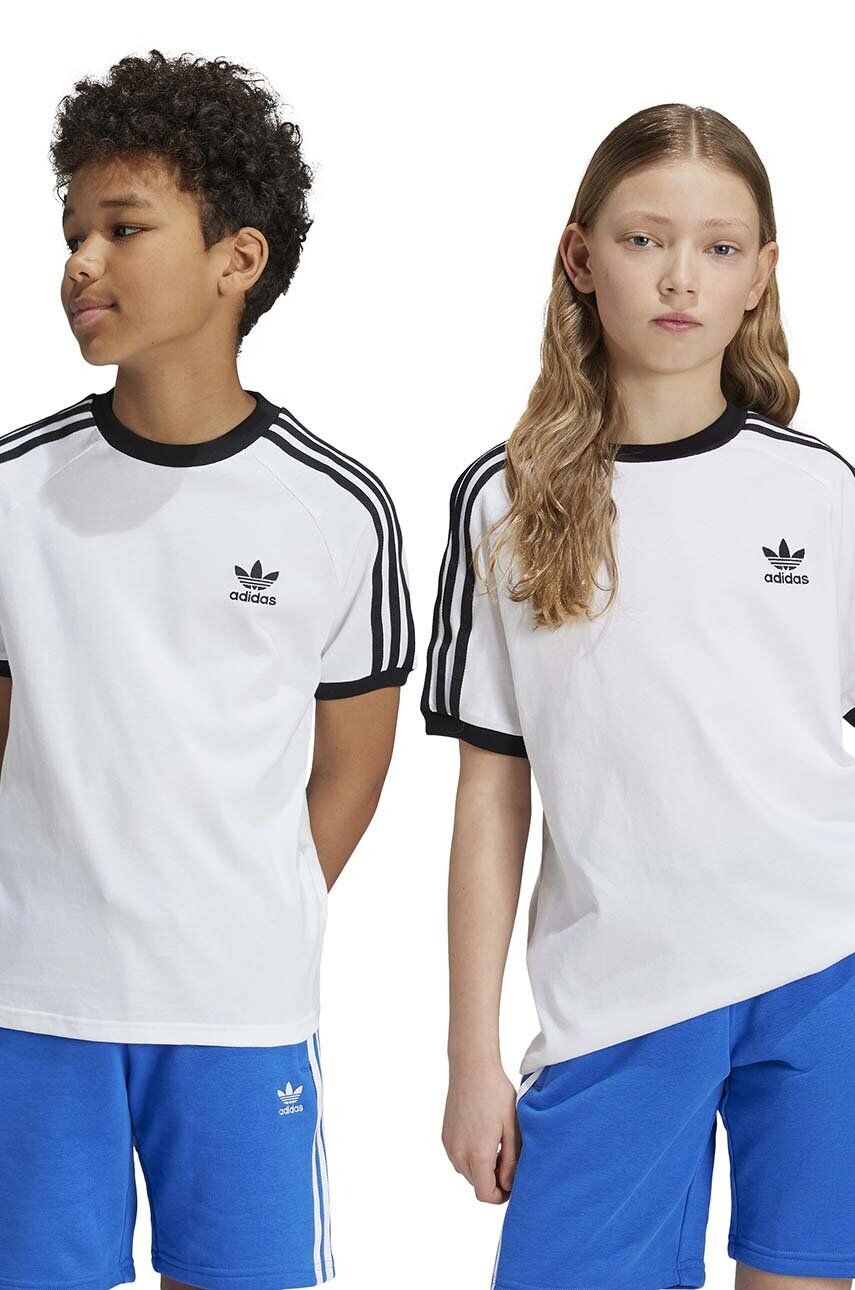 Детская хлопковая футболка adidas Originals 3STRIPES TEE, белый
Детская хлопковая футболка adidas Originals 3STRIPES TEE, белый