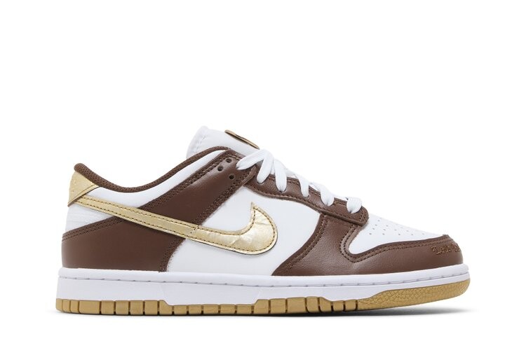 Кроссовки Dunk Low GS, цвет Cacao Wow Metallic Gold
Кроссовки Dunk Low GS, цвет Cacao Wow Metallic Gold