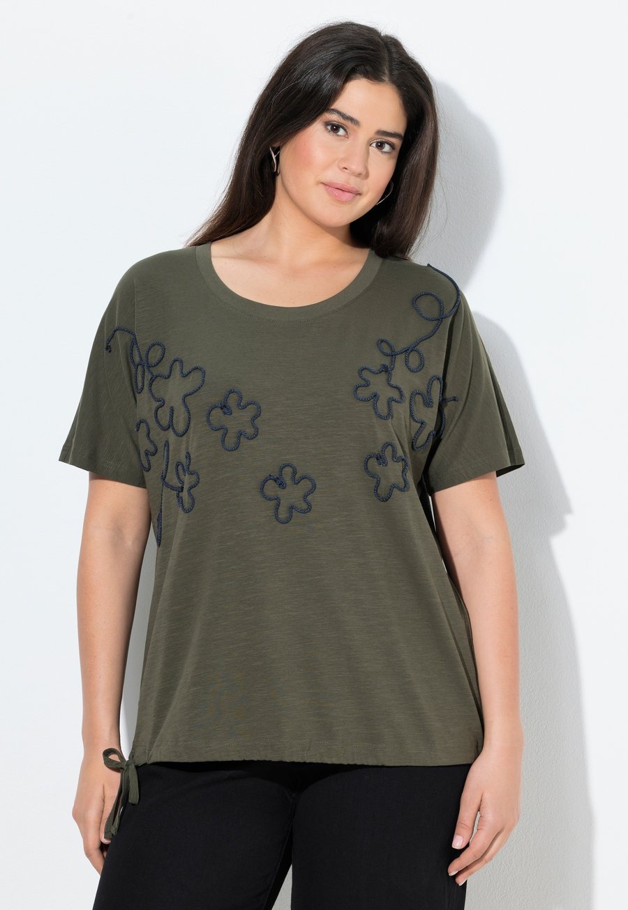 Футболка Ulla Popken ROPE EMBROIDERED FLOWER SHORT SLEEVE , Olive Grey/Olive, Серый, Футболка Ulla Popken ROPE EMBROIDERED FLOWER SHORT SLEEVE , Olive Grey/Olive
Футболка Ulla Popken ROPE EMBROIDERED FLOWER SHORT SLEEVE , Olive Grey/Olive, Серый, Футболка Ulla Popken ROPE EMBROIDERED FLOWER SHORT SLEEVE , Olive Grey/Olive