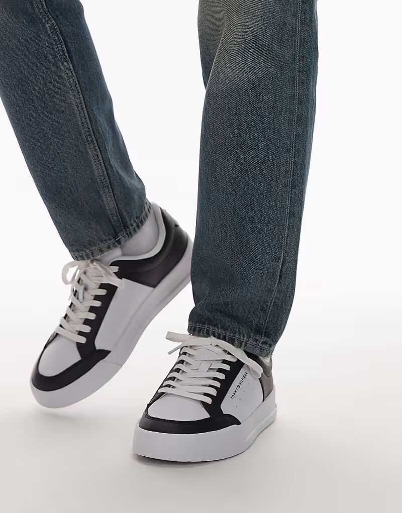 Кроссовки Tommy Hilfiger Court в белом и темно-синем цвете 
Кроссовки Tommy Hilfiger Court в белом и темно-синем цвете