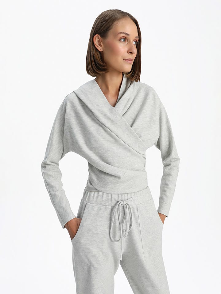 Пуловер BGN, светло-серый 
Пуловер BGN, светло-серый