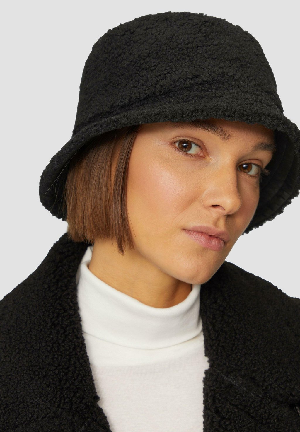 Шляпа WENDEHUT PLÜSCH s.Oliver, черный
Шляпа WENDEHUT PLÜSCH s.Oliver, черный