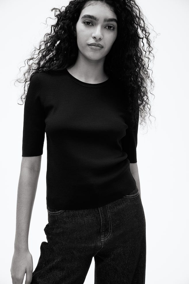 Футболка из тонкой вязки H&M, черный
Футболка из тонкой вязки H&M, черный