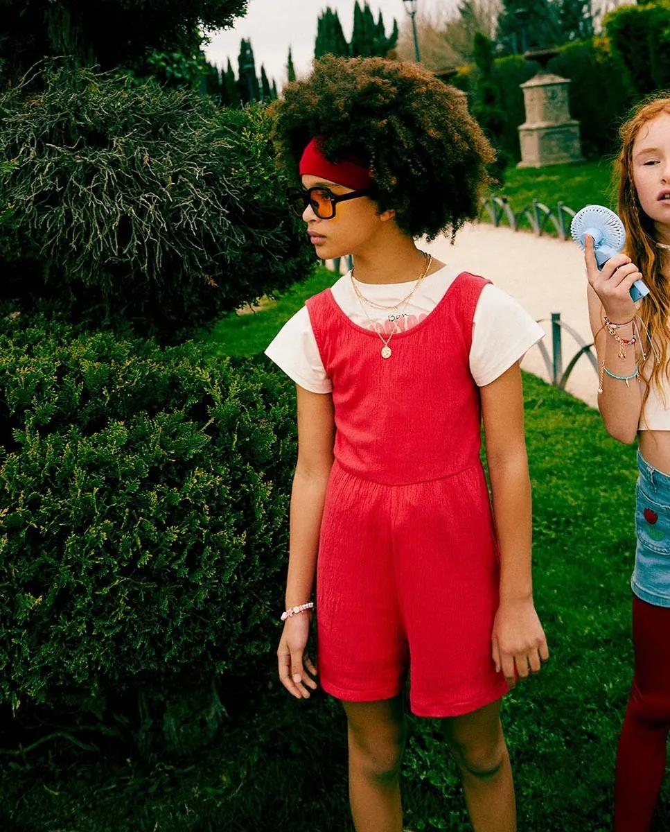 Короткий структурированный комбинезон Sfera, красный
Короткий структурированный комбинезон Sfera, красный