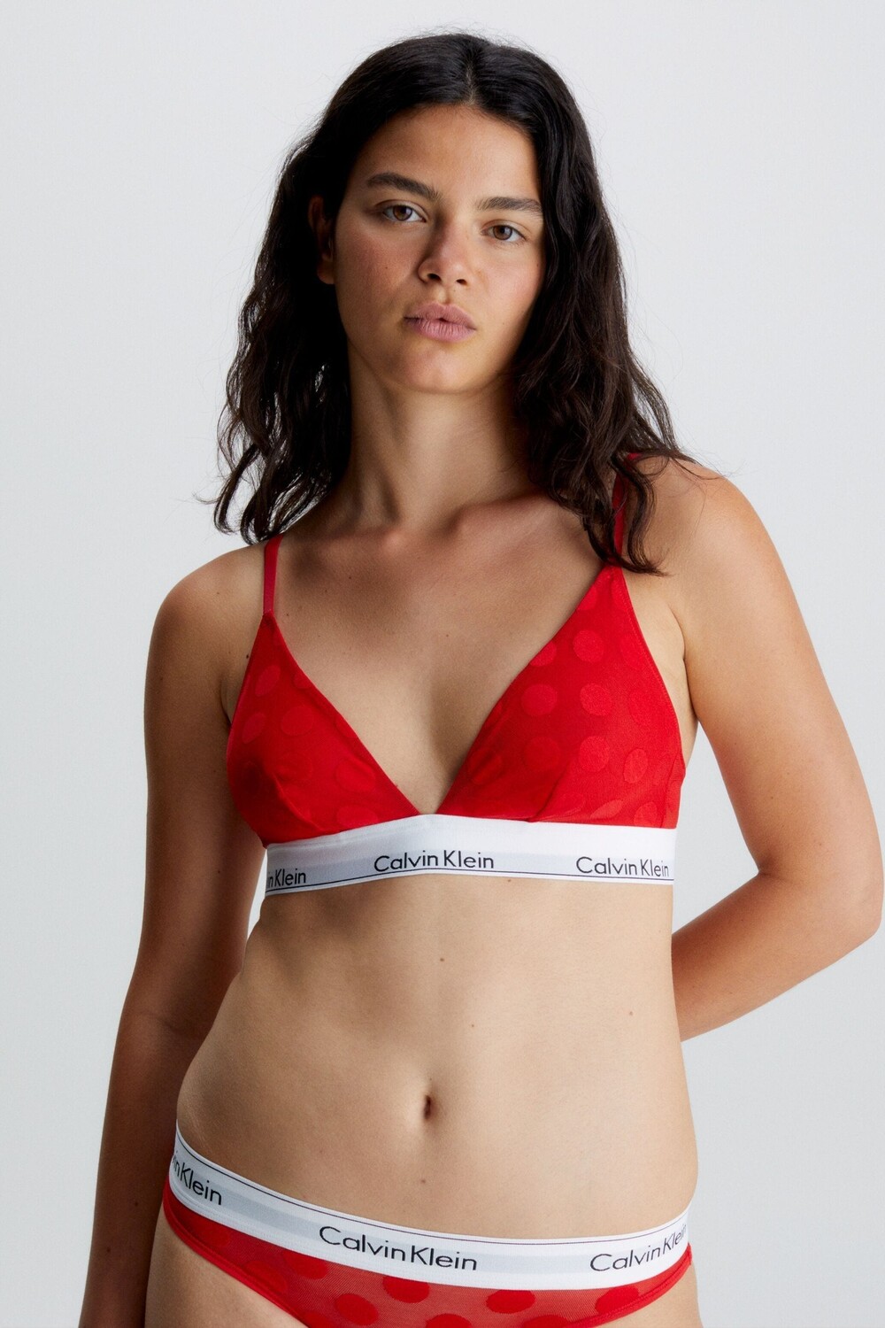 Современный хлопковый бюстгальтер без подкладки с треугольными чашками Calvin Klein, красный
Современный хлопковый бюстгальтер без подкладки с треугольными чашками Calvin Klein, красный