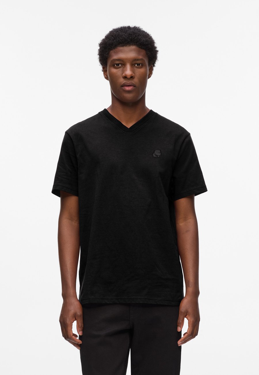 Футболка KARL LAGERFELD KAMEO V-NECK, Black, Черный, Футболка KARL LAGERFELD KAMEO V-NECK, Black
Футболка KARL LAGERFELD KAMEO V-NECK, Black, Черный, Футболка KARL LAGERFELD KAMEO V-NECK, Black