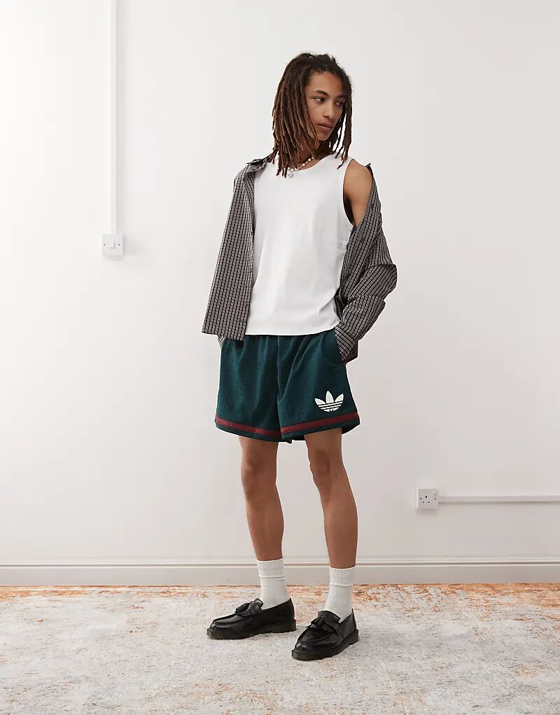 Баскетбольные шорты adidas Originals зеленого цвета из основовязаного трикотажа
Баскетбольные шорты adidas Originals зеленого цвета из основовязаного трикотажа