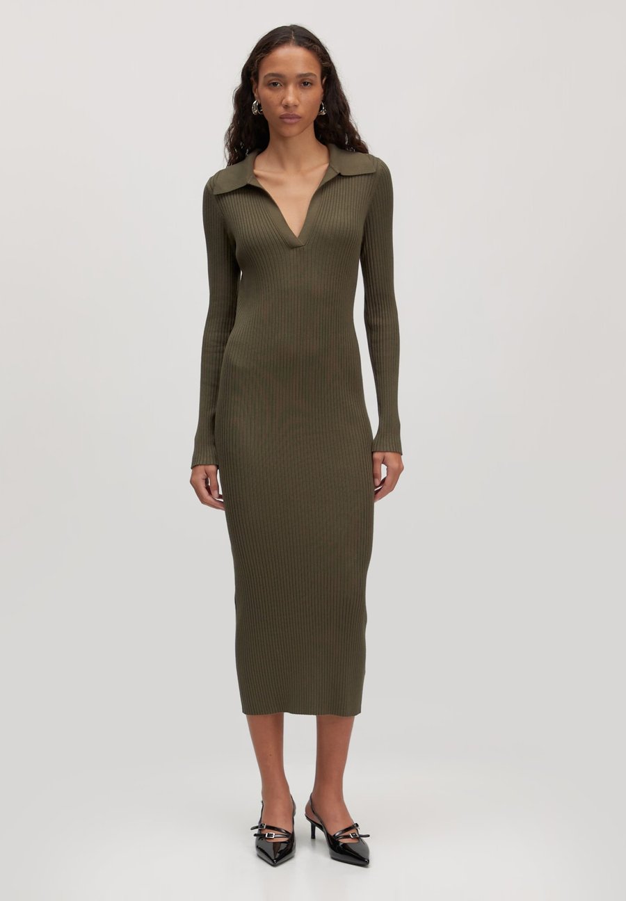 Платье EDITED STRICKKLEID HATTIE, Oliv/Green
Платье EDITED STRICKKLEID HATTIE, Oliv/Green