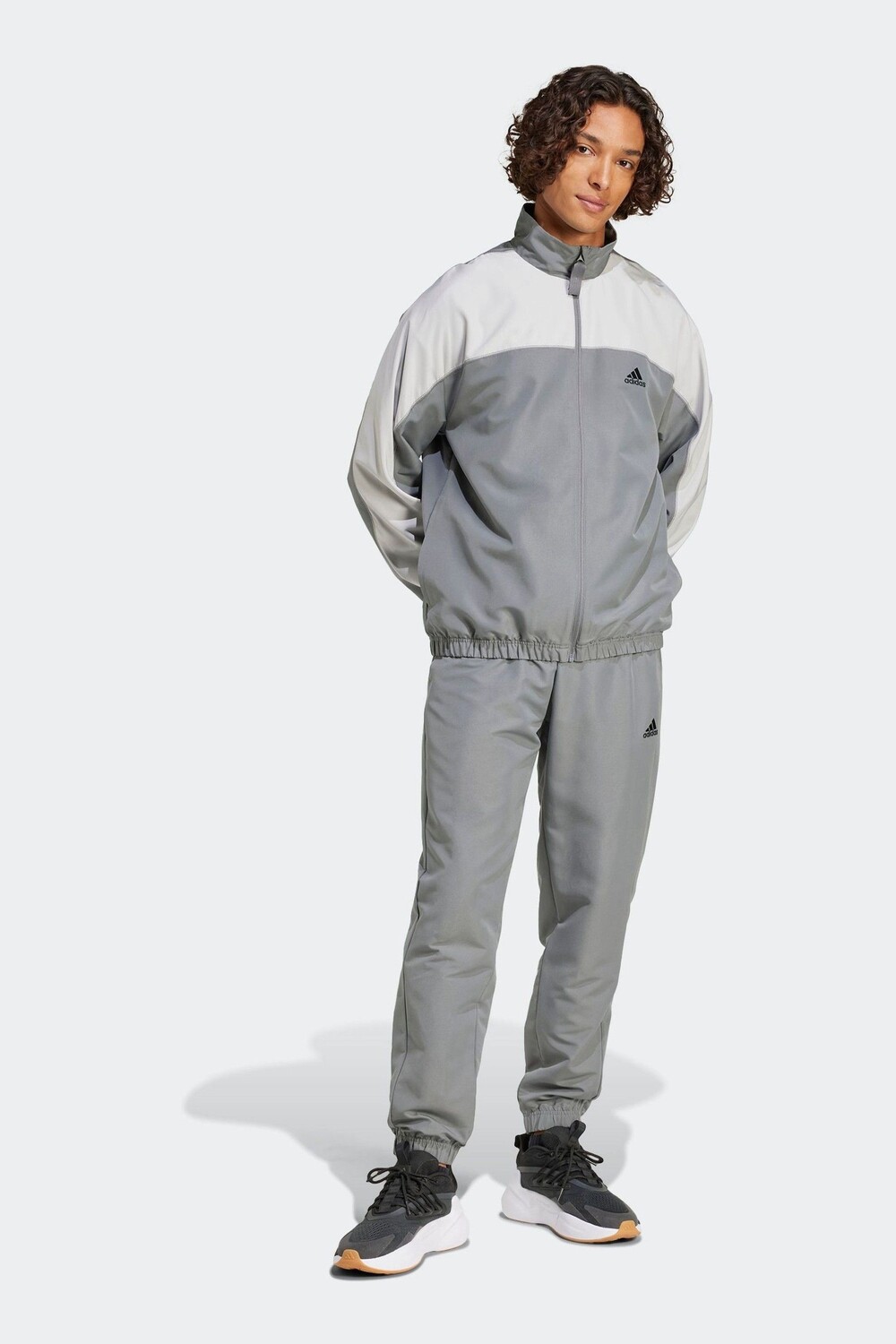 Спортивный костюм из тканого материала с цветными блоками Adidas, серый
Спортивный костюм из тканого материала с цветными блоками Adidas, серый